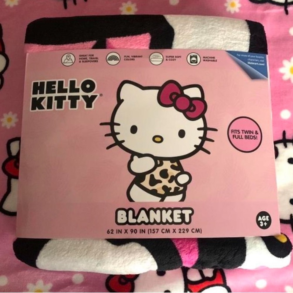 brand new Sanrio Hello Kitty Pink Blanket 62 x 90 IN